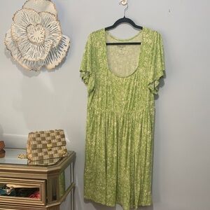 Torrid rayon flowered dress size 1